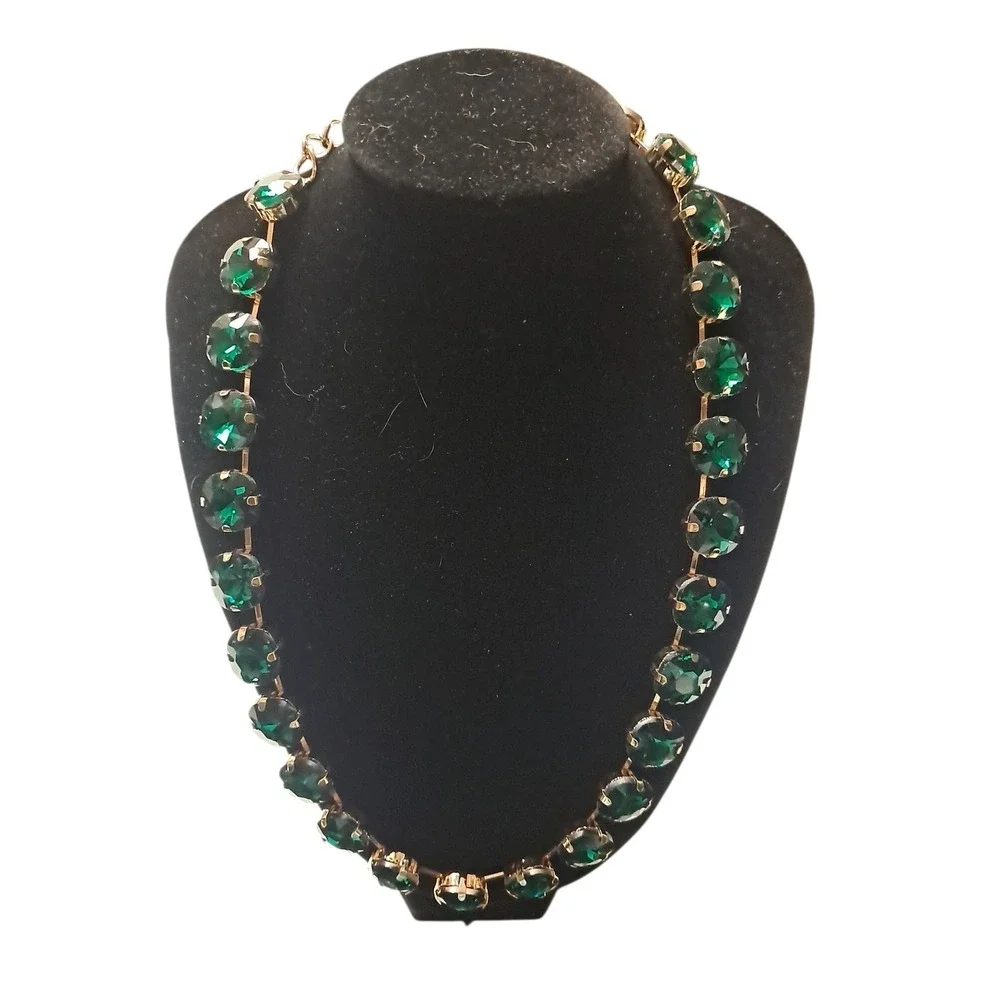 Green‎ Costume Jewelry Lot Including 3 Necklaces, 2 Bracelets, 1 Ring And 1 Pair